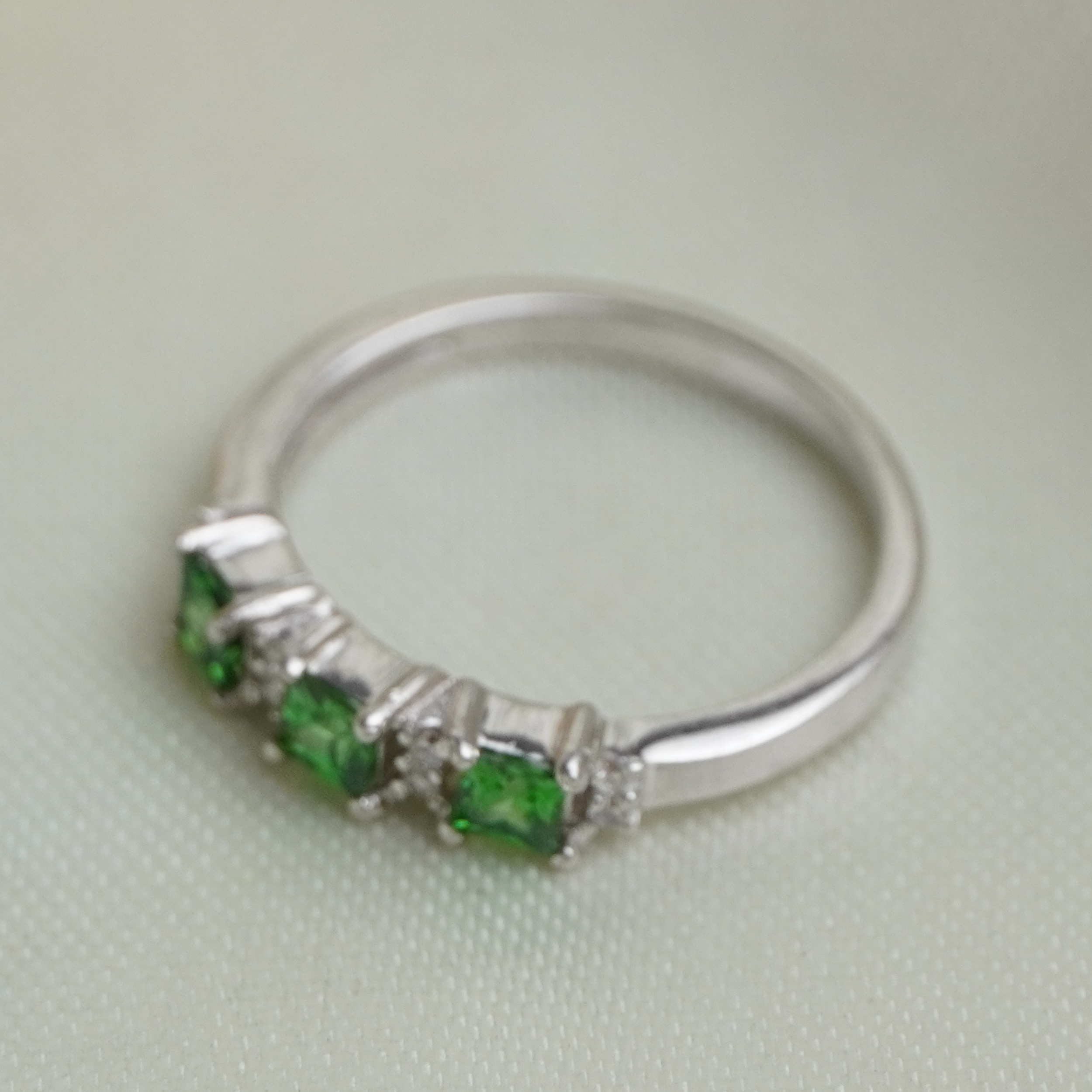 925 Sterling Silver Modern Trio Emerald stone Ring for Women
