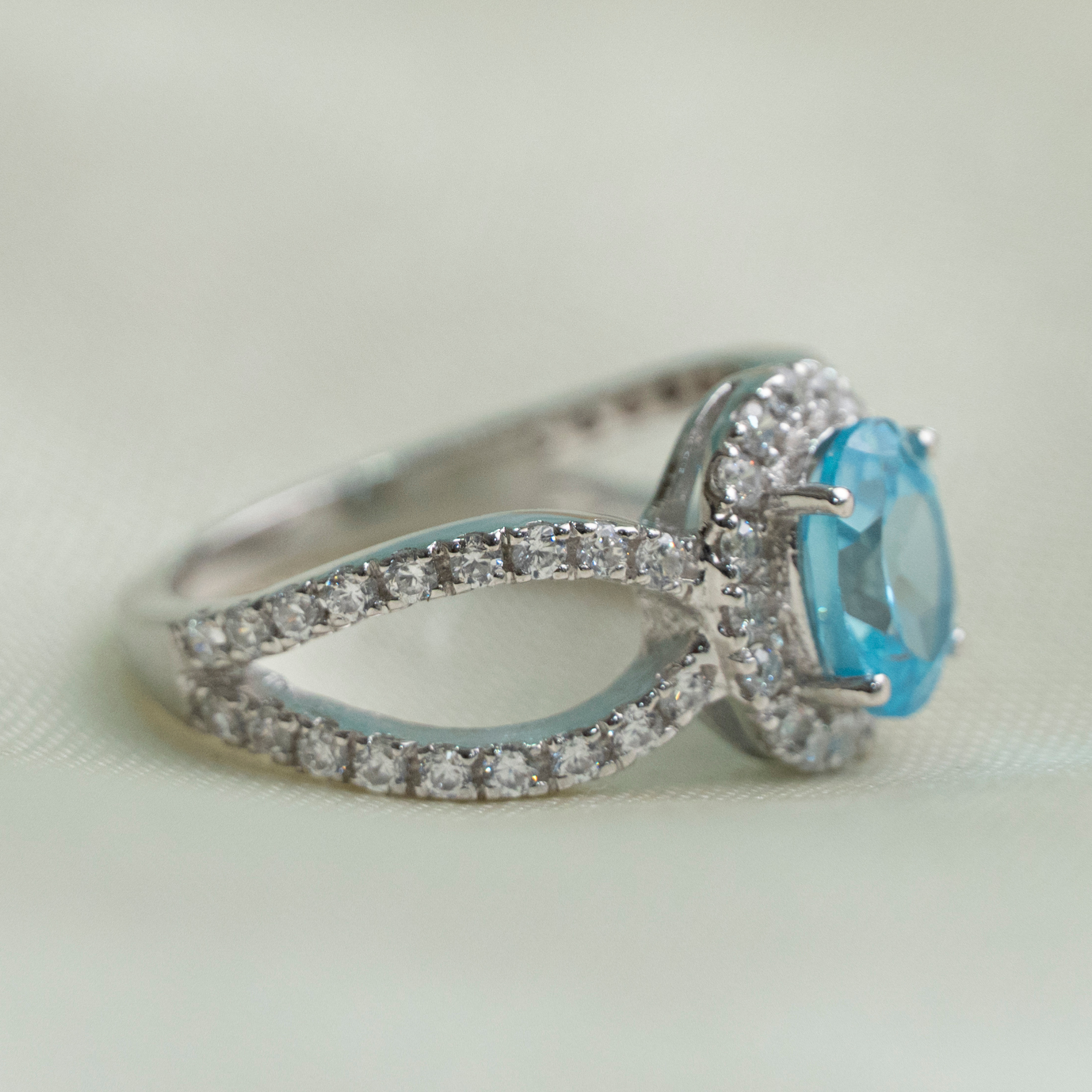 925 Silver Sleek Arctic Blue Topaz Classic ring for Women and Girls