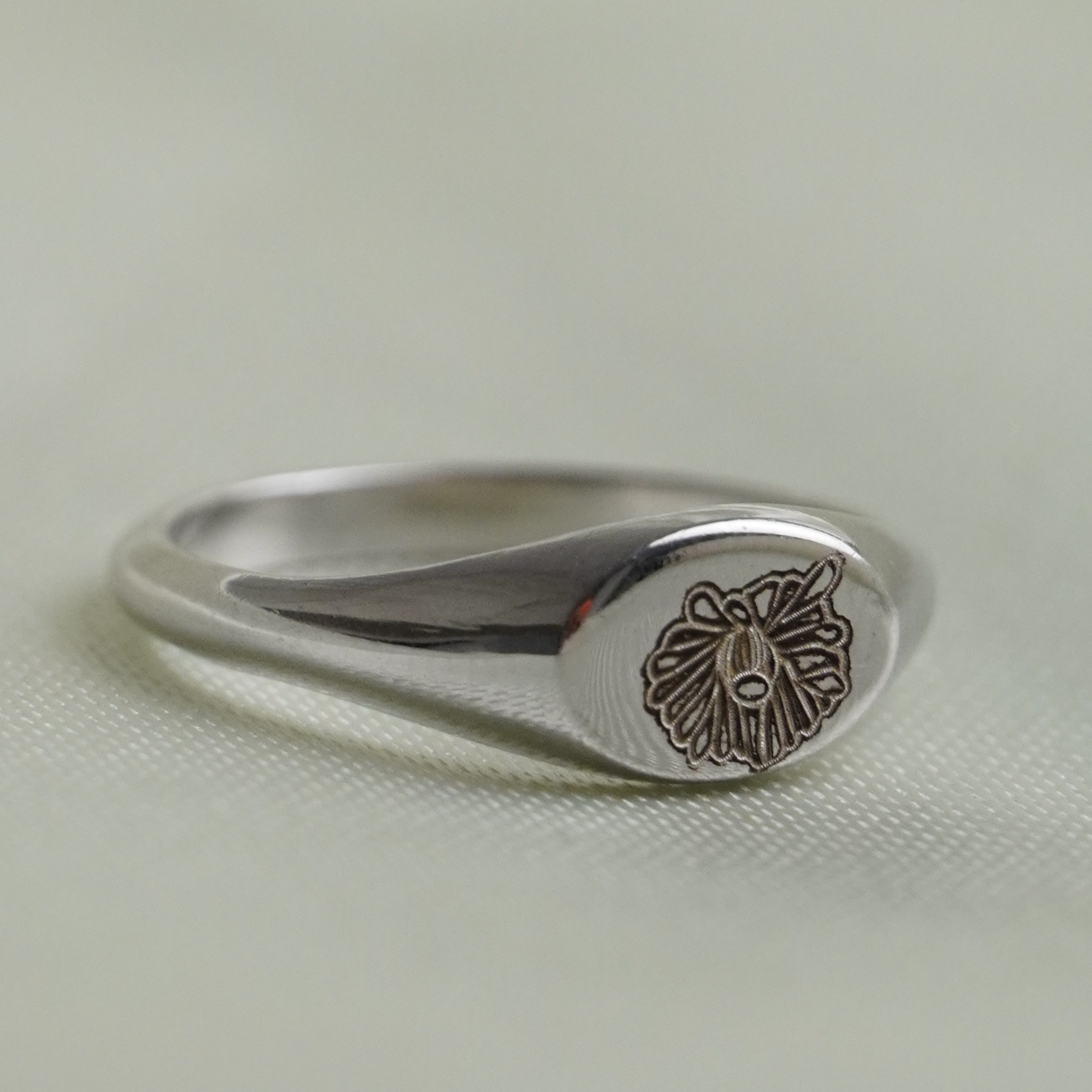925 Sterling Silver Classic Silver Oval Stamp Ring with Flower Engraved for Women